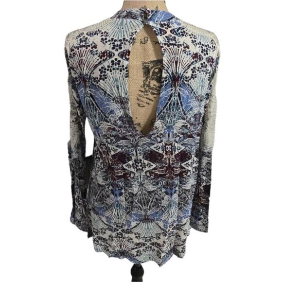 FREE‎ PEOPLE Keyhole Back Lace Trim Multi Color Print Top Blouse Women's Size S - Picture 3 of 9